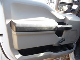 2017 Ford F-250 XL White Crew Cab 6.2L Flex AT 2WD #F22972